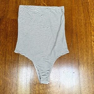 Blush Boutique-Strapless Bodysuit-size small